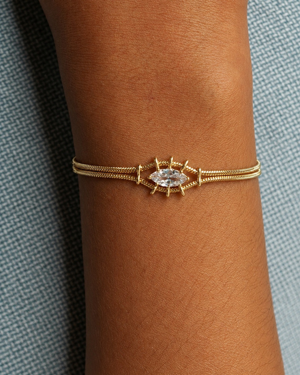 Gaze Bracelet in Gold