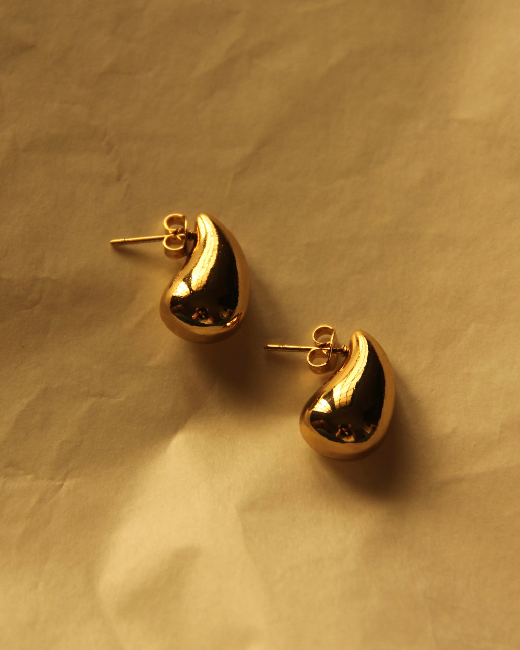 Lacrima Studs