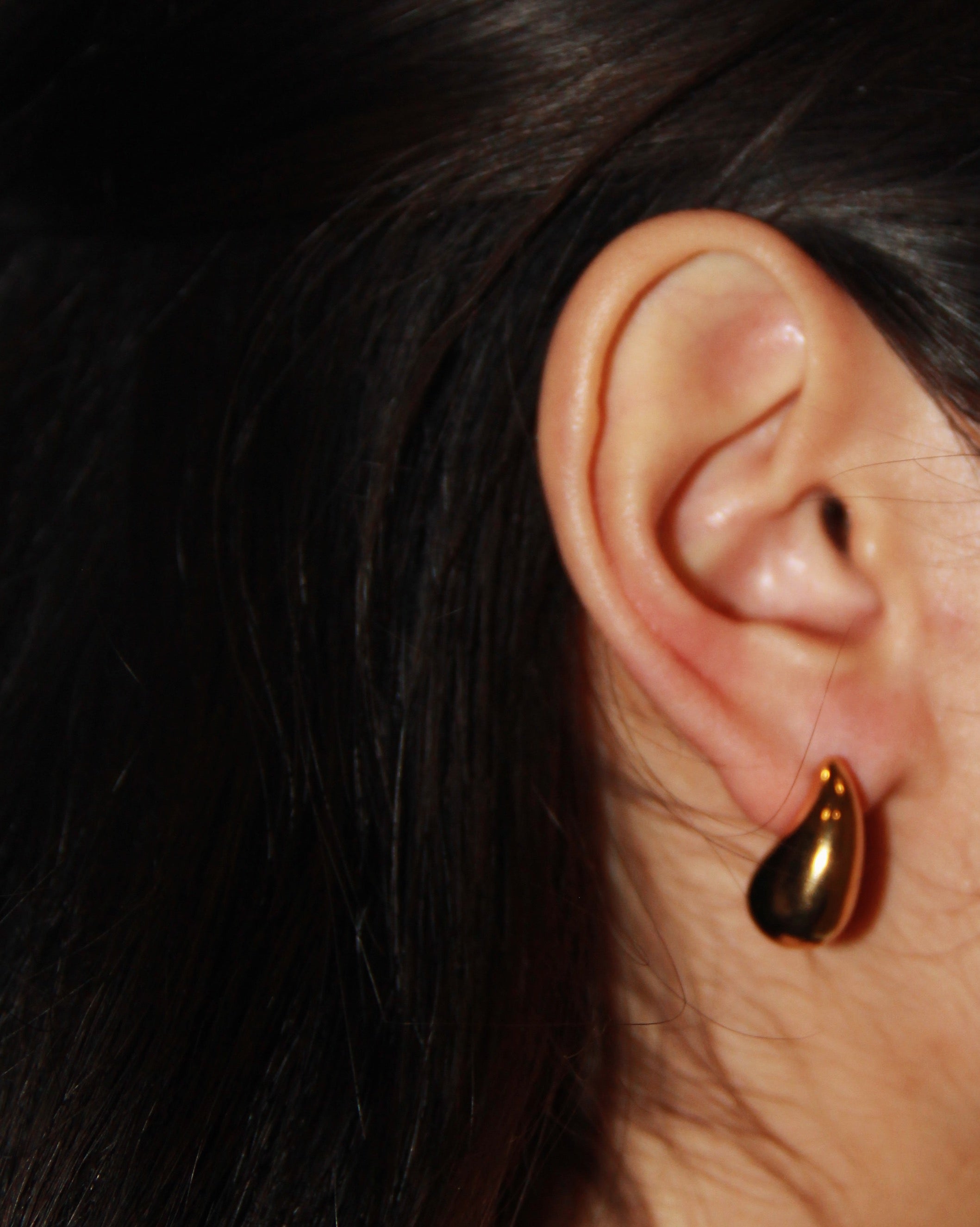 Lacrima Studs